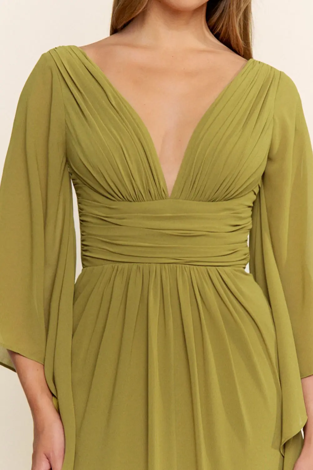 Vestido de Noche Largo Modelo 1049 con Escote en V y Mangas Acampanadas — vista 4