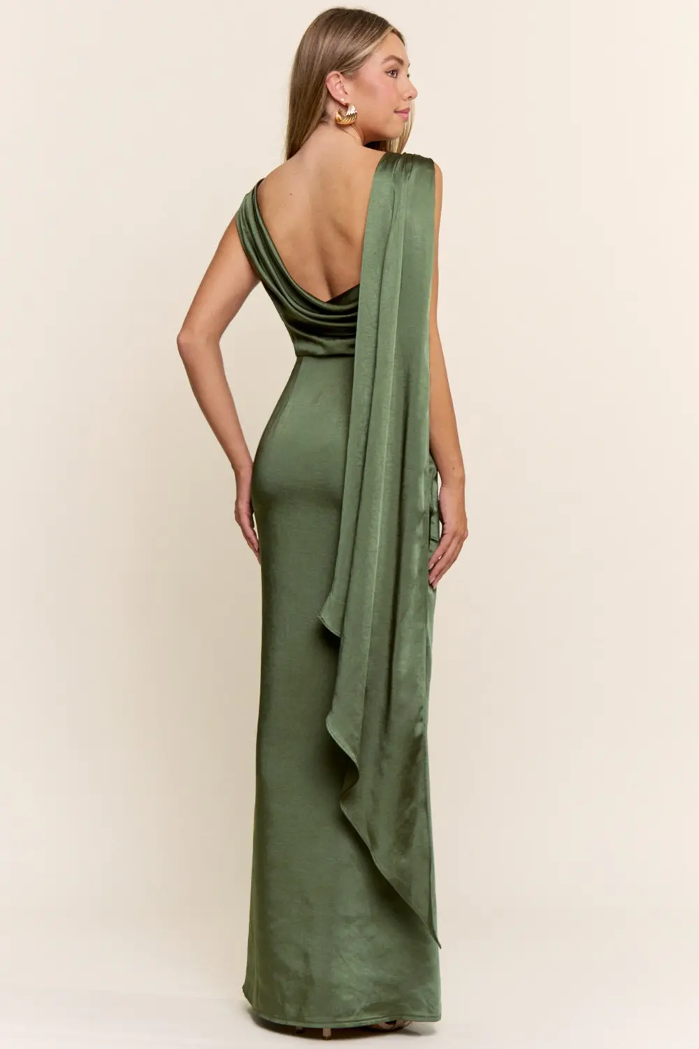 Vestido Largo de Noche Satinado con Capa Posterior Lateral - Modelo EV1047
